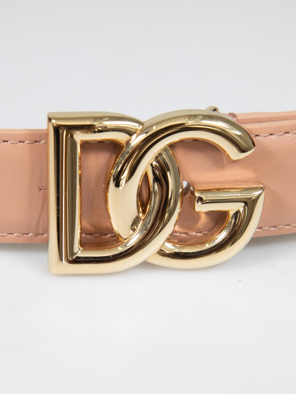 CONDITION is Very Good. Hardly any visible wear to belt is evident on this used Dolce & Gabbana designer resale item. Comes with original dust bag and box.
 
 Details
 
 
 Beige
 
 Leather
 
 Belt
 
 DG logo gold buckle
 
 Buckle fastening
 
 
 
