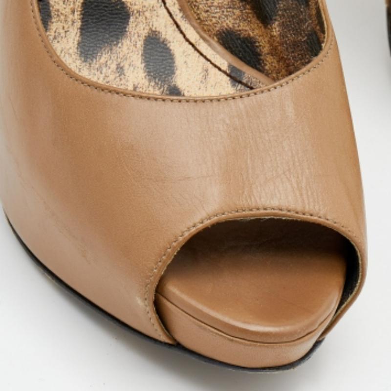 Dolce & Gabbana Beige  Bombas de plataforma con puntera abierta de piel talla 38.5 en venta 4