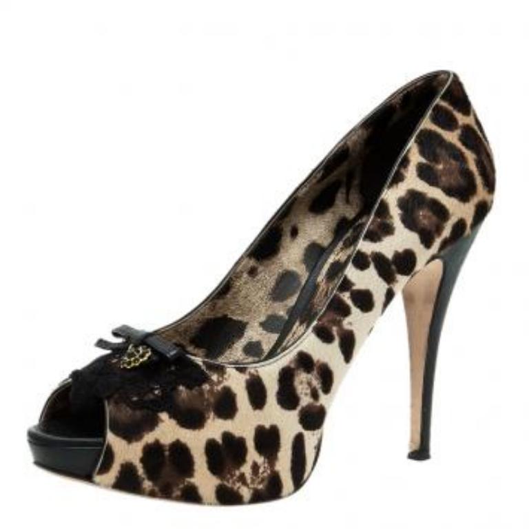 Noir Escarpins Dolce & Gabbana beige imprimé léopard avec nœud papillon, taille 40 en vente