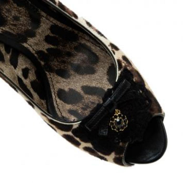 Escarpins Dolce & Gabbana beige imprimé léopard avec nœud papillon, taille 40 Pour femmes en vente