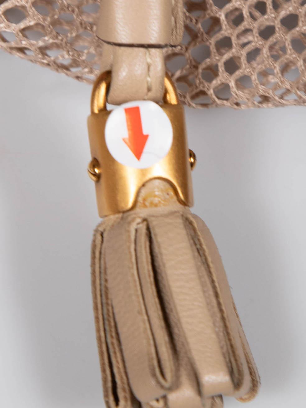 Dolce & Gabbana Beige Netz-Logo-Plakette Shopper-Tasche im Angebot 2