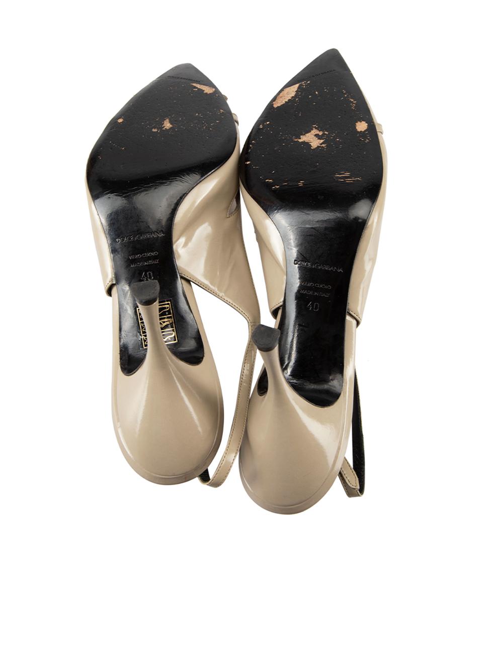 Women's Dolce & Gabbana Beige Patent Slingback Heels Size IT 40 For Sale