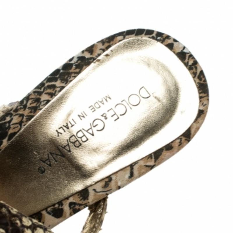 Dolce & Gabbana - Sandales à brides ornées de cristaux en python beige, taille 37 en vente 2