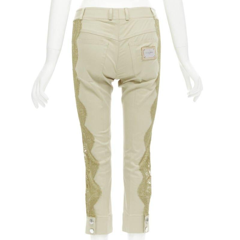 De las mujeres DOLCE GABBANA pantalones cropped beige de encaje transparente con placa metálica S en venta