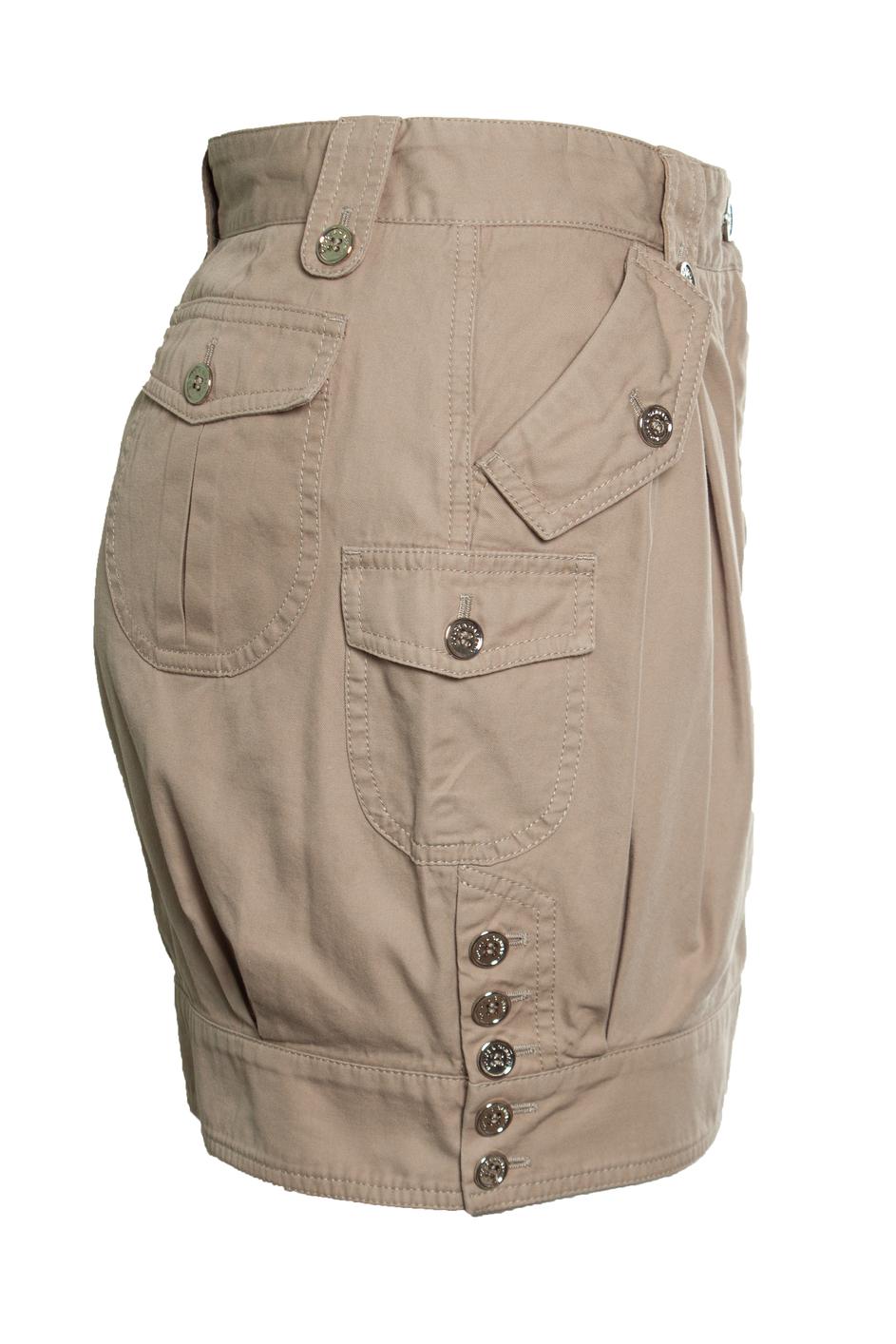Dolce & Gabbana, beige skirt with buttons. The item is in very good condition. 

CONDITION: very good condition

SIZE: IT38 - XXS

MEASUREMENTS: length 41 cm, waist 36 cm

MATERIAL: 100% cotton

CARE: dry cleaning

COLOR: beige