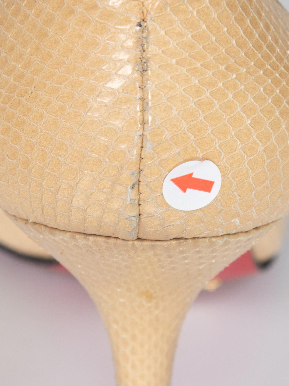 Dolce & Gabbana Beige Snakeskin Pointed Logo Heels Size IT 40 en vente 2