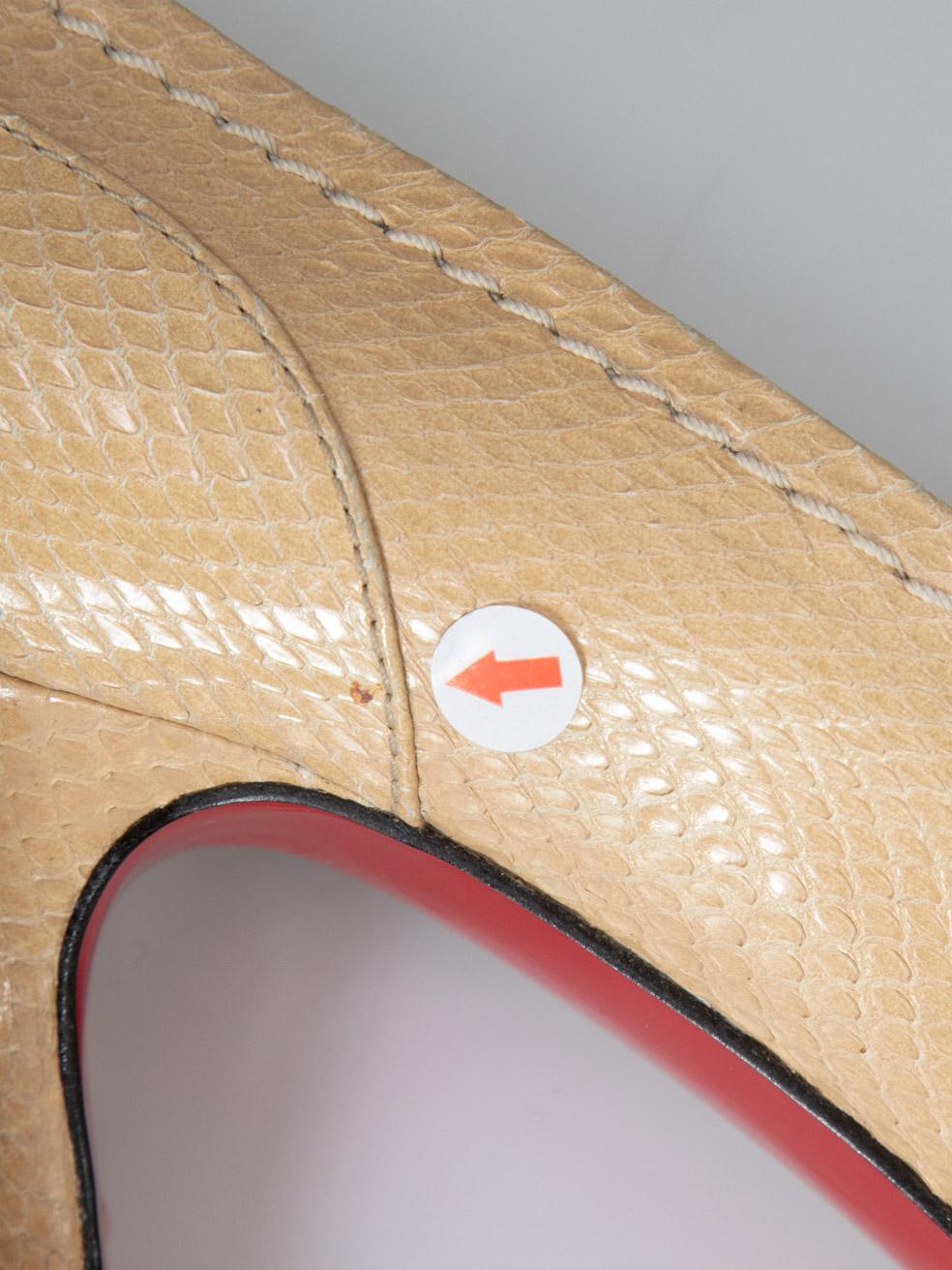 Dolce & Gabbana Beige Snakeskin Pointed Logo Heels Size IT 40 en vente 4