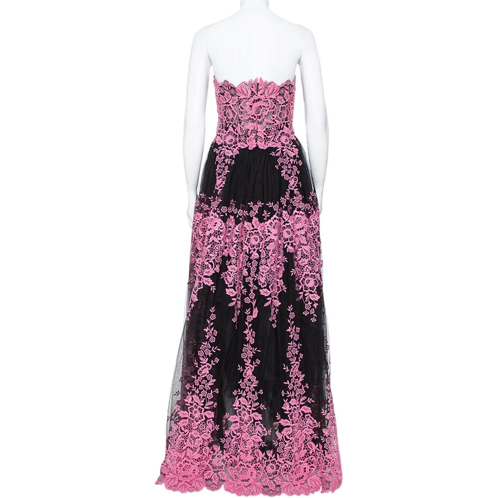You'll find occasions to wear this beautiful gown from Dolce & Gabbana! The bicolor creation is draped in breathtaking floral embroidered tulle and exhibits a flattering strapless silhouette that is enhanced by the corseted bodice and the