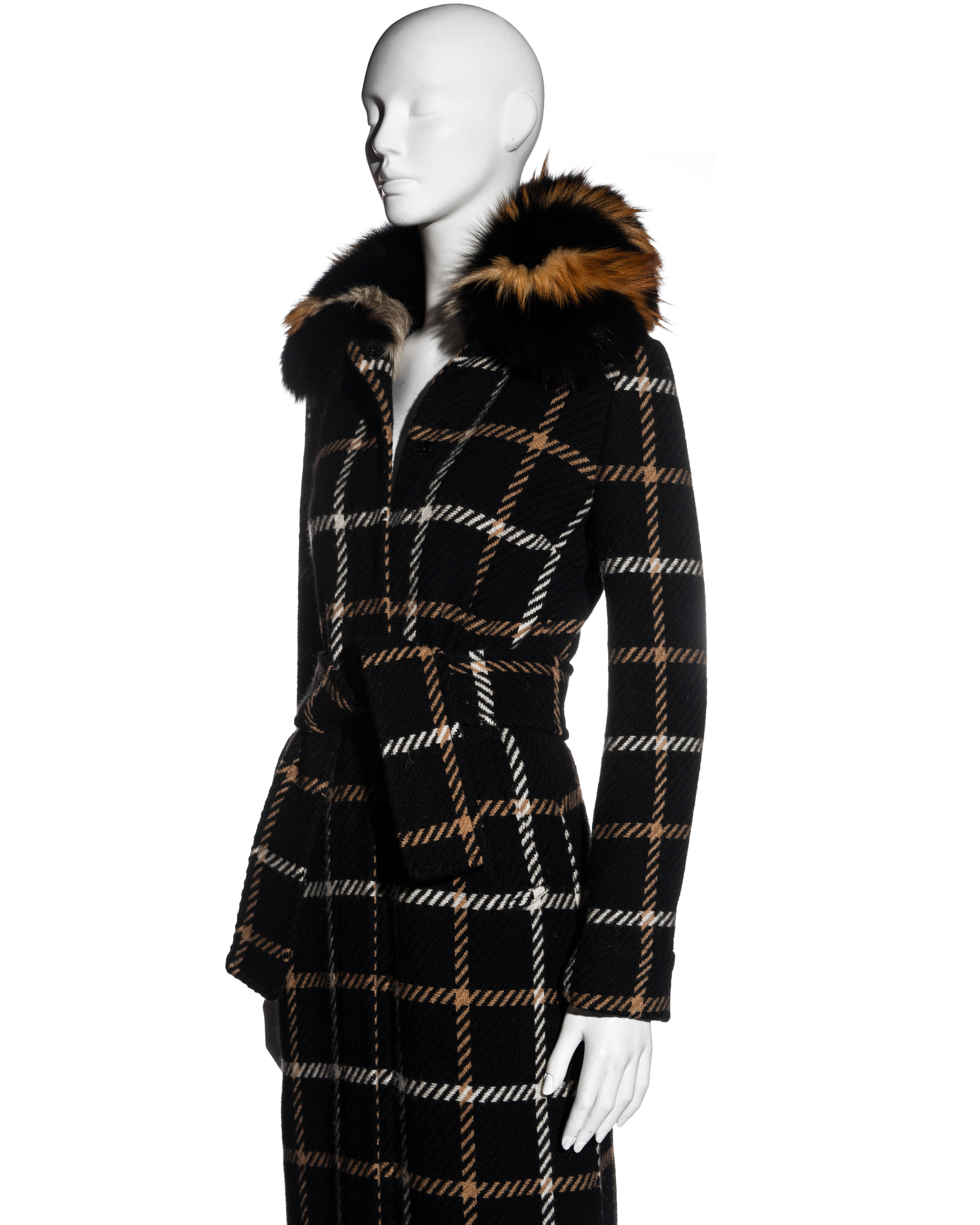 Donna Dolce & Gabbana cappotto in lana a quadretti neri e crema con collo in pelliccia, collezione 1995 in vendita