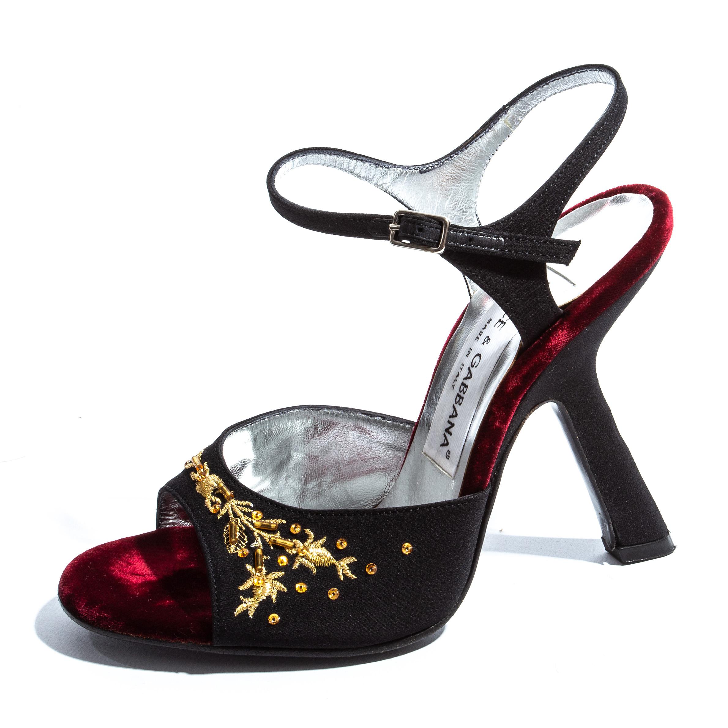 Dolce & Gabbana black silk evening heels with gold embroidery, silver leather and red velvet interior and buckle fastening on ankle.

Spring-Summer 1998

Size: 35.5