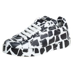 Dolce & Gabbana Schwarze und weiße Low Top-Sneakers aus Leder Größe 39