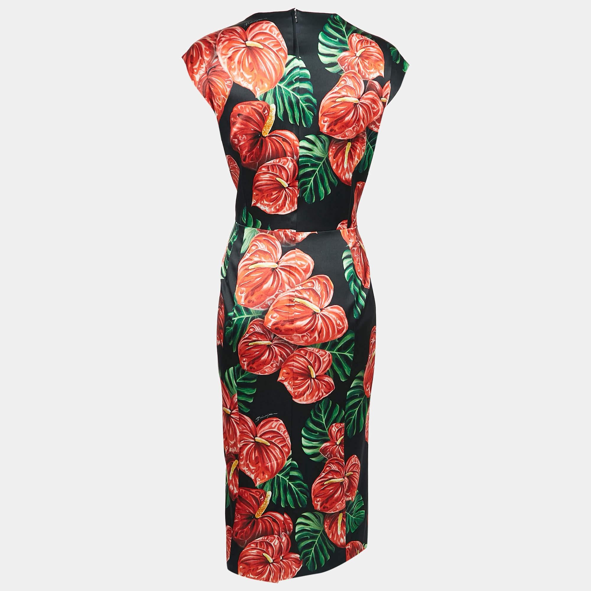 The fine artistry and the feminine silhouette of this designer dress exhibit the labels impeccable craftsmanship in tailoring. It is stitched using quality materials  has a good fit  and can be easily styled with chic accessories  open toe sandals 