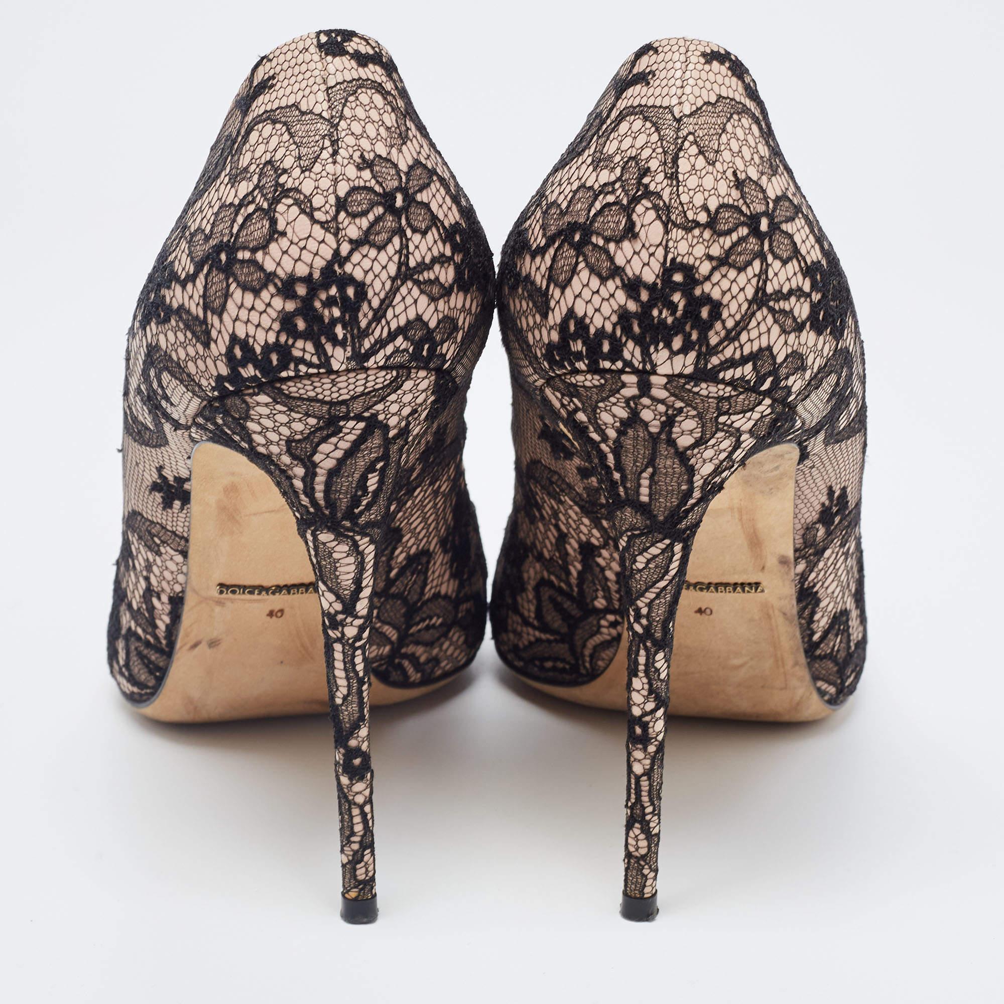 Dolce & Gabbana Black/Beige Floral Lace Pointed Toe Pumps Size 40 For Sale 2