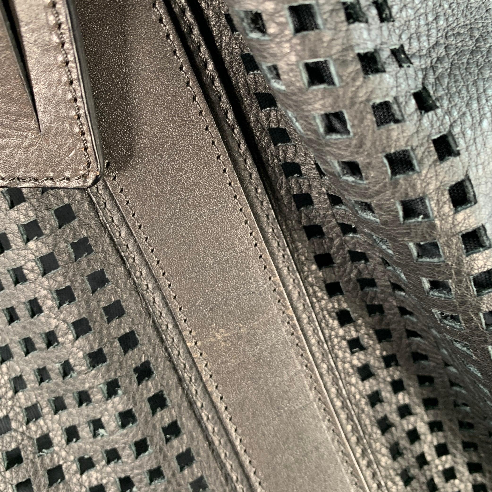 DOLCE & GABBANA Sac à dos de nuit en cuir perforé noir et marron en vente 6