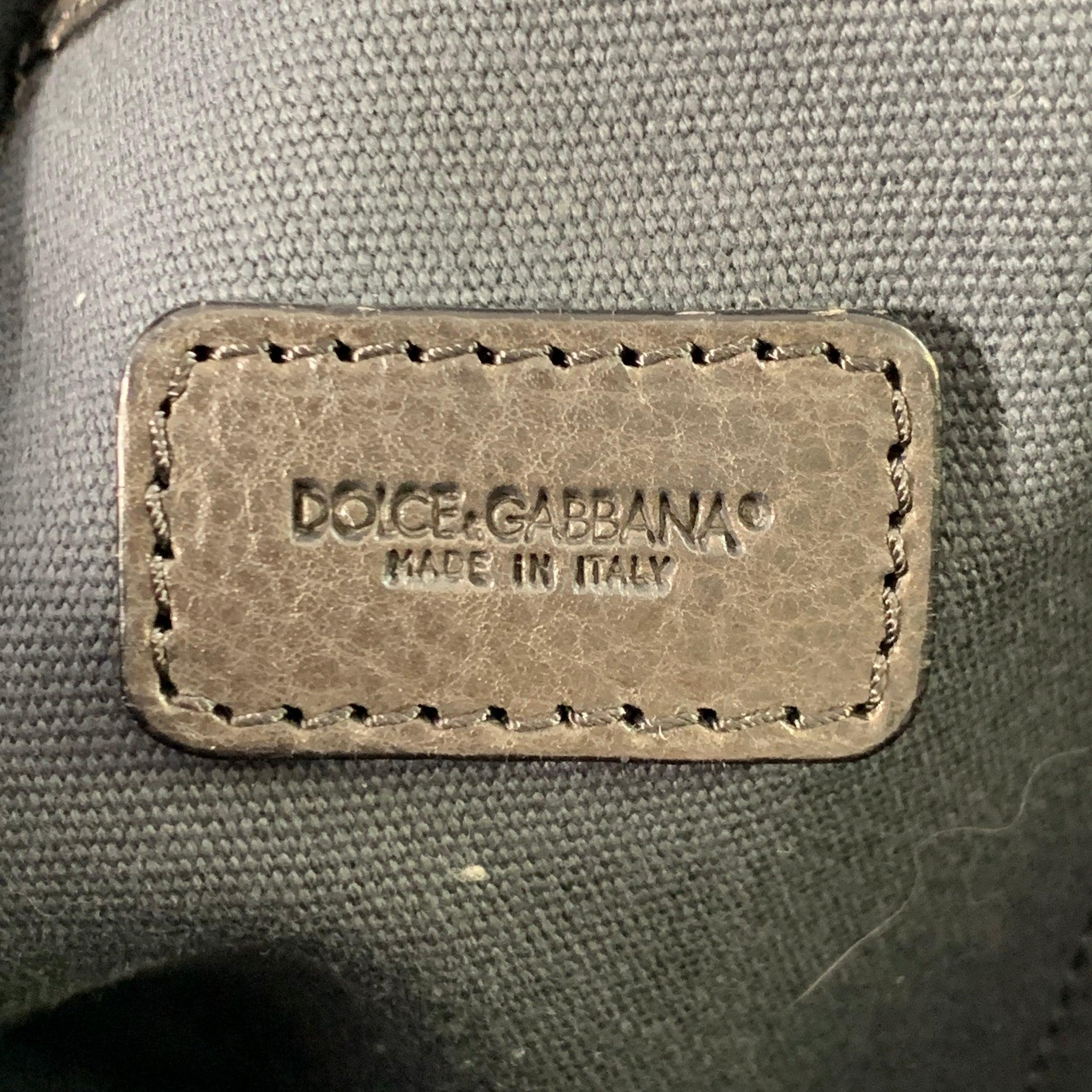 DOLCE & GABBANA Sac à dos de nuit en cuir perforé noir et marron en vente 1
