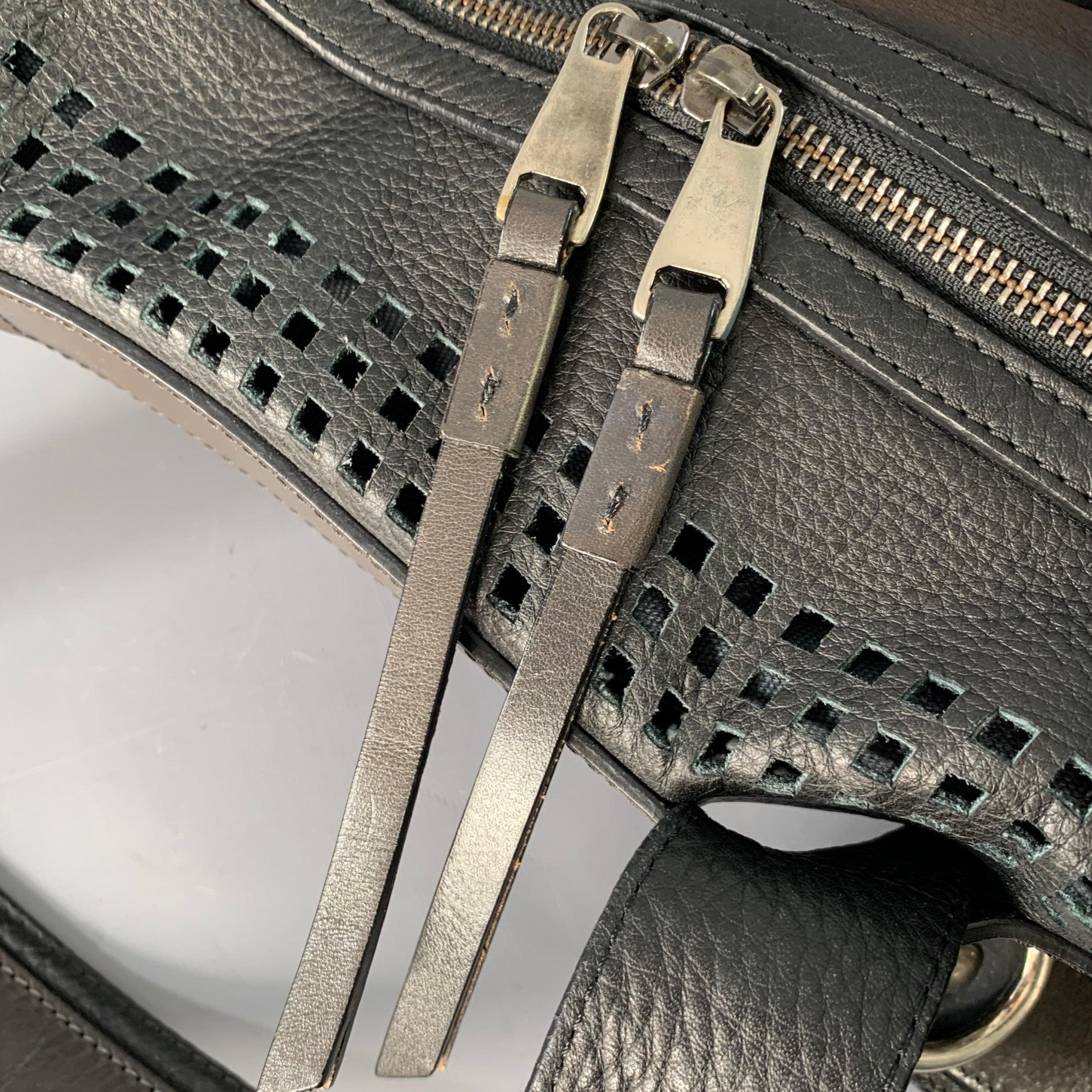 DOLCE & GABBANA Sac à dos de nuit en cuir perforé noir et marron en vente 3