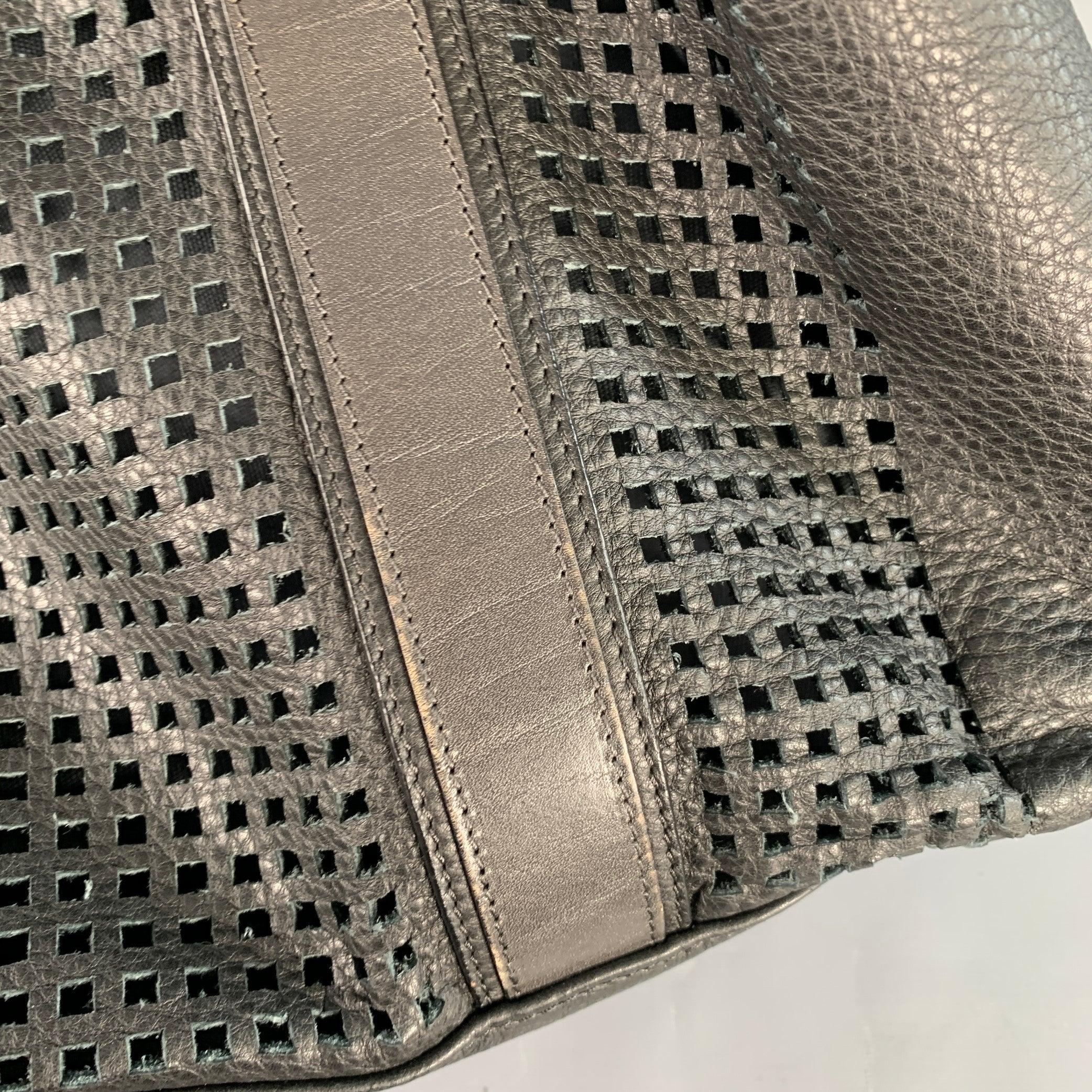 DOLCE & GABBANA Sac à dos de nuit en cuir perforé noir et marron en vente 4