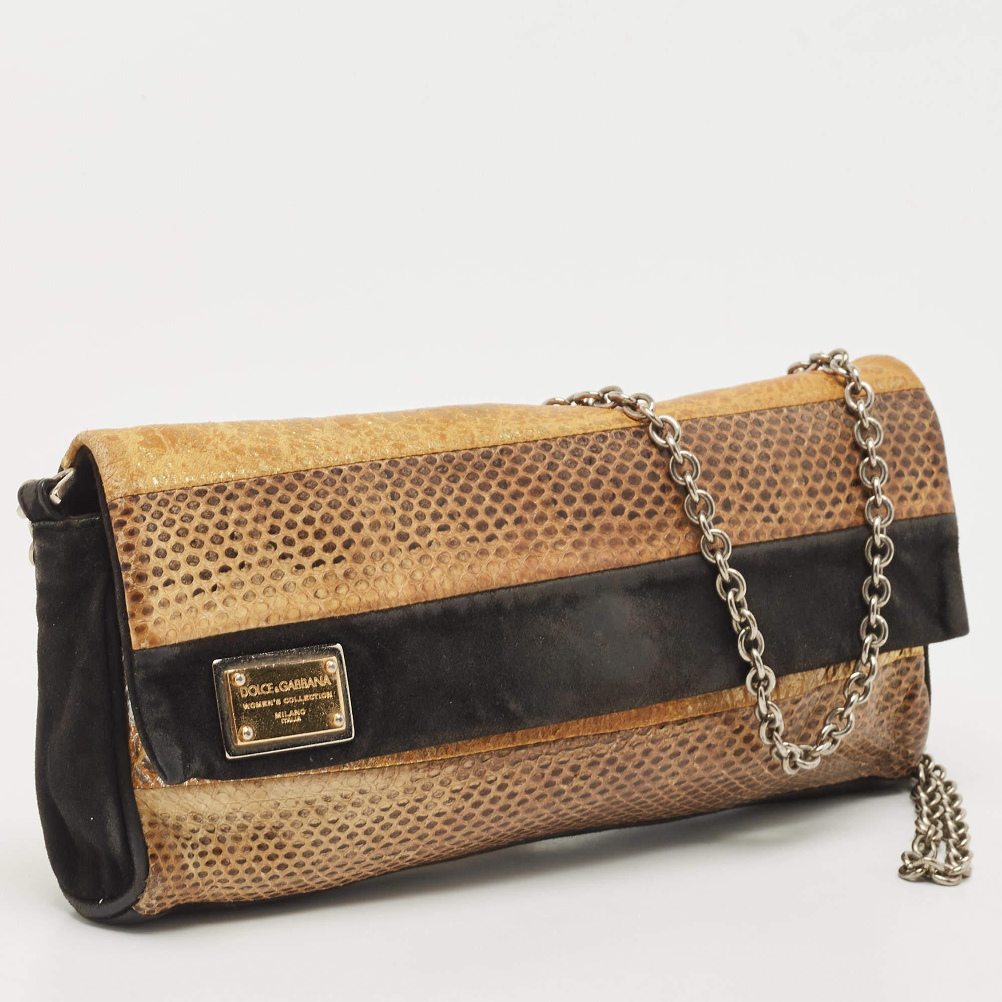 Trust this Dolce & Gabbana clutch bag to be light, durable, and comfortable to carry. It is crafted beautifully using the best materials to be a durable style ally.

