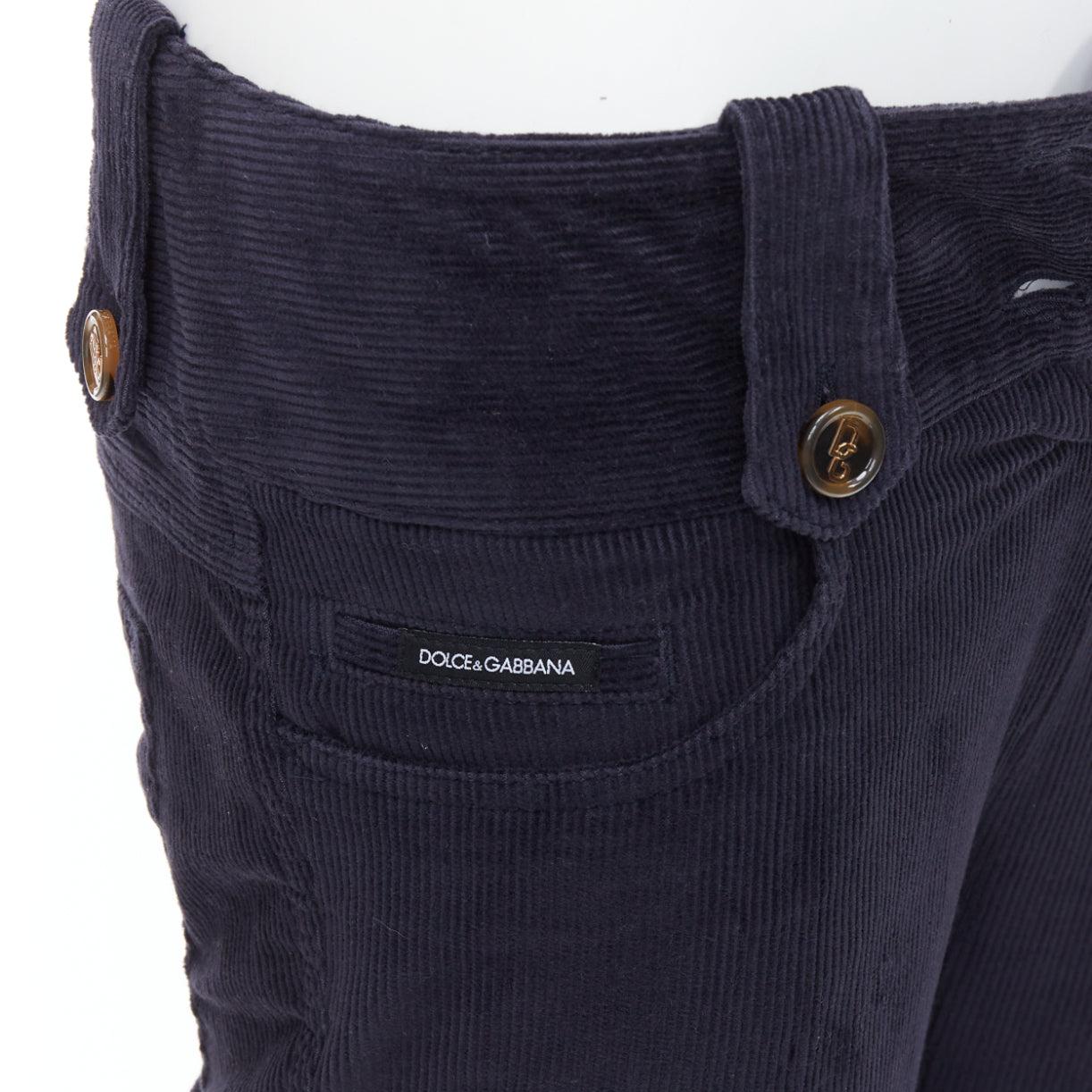 DOLCE GABBANA schwarze Cord DG Logo Knopf Schlaghose IT38 XS
Referenz: MECG/A00117
Marke: Dolce Gabbana
Designer: Domenico Dolce und Stefano Gabbana
MATERIAL: Baumwolle
Farbe: Schwarz
Muster: Solide
Verschluss: Knopf
Zusätzliche Details: