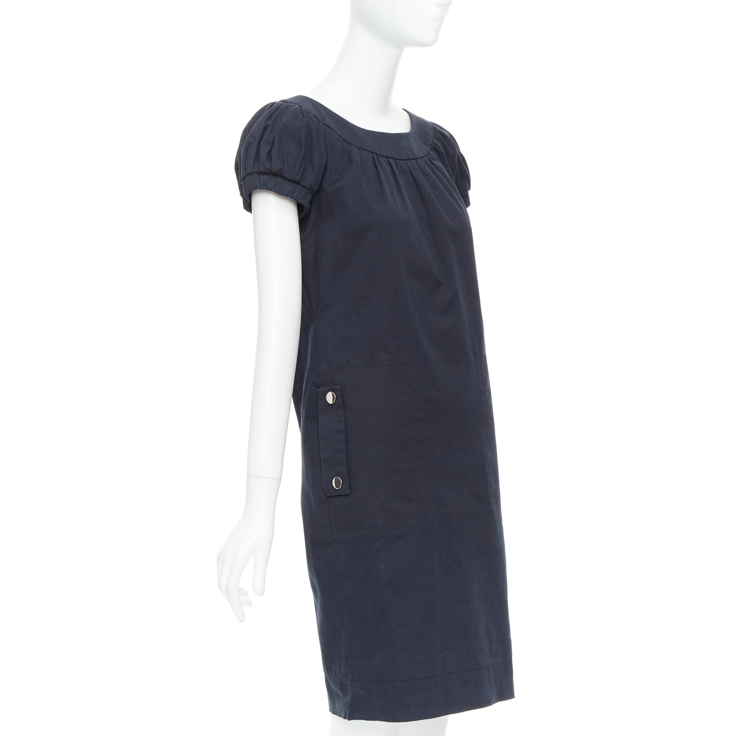 DOLCE GABBANA schwarzes Baumwoll-Bateau-Puffärmel-Sackkleid IT40 S
Referenz: GEGG/A00112
Marke: Dolce Gabbana
Designer: Domenico Dolce und Stefano Gabbana
MATERIAL: Baumwolle
Farbe: Schwarz
Muster: Solide
Verschluss: Reißverschluss
Innenfutter: