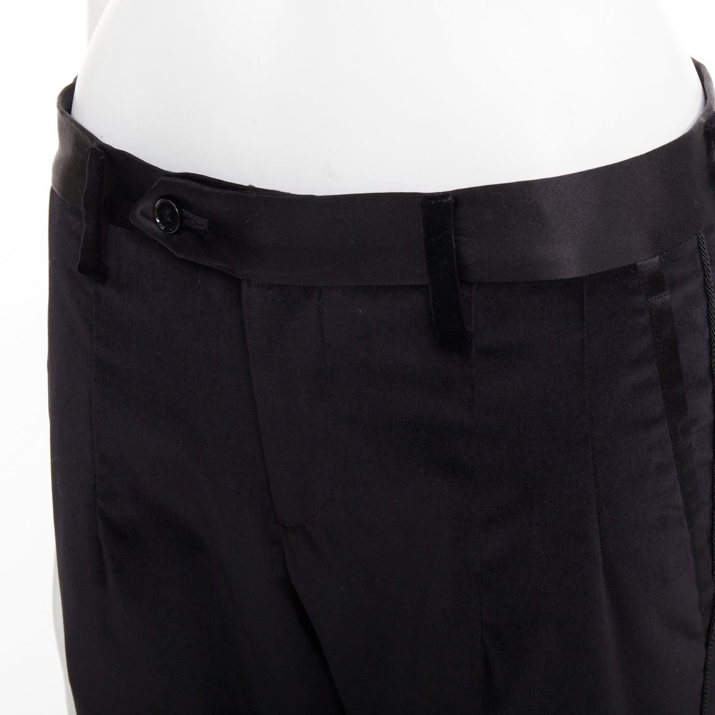 DOLCE GABBANA pantaloni da smoking in velluto nero misto cotone con finiture in raso IT44 XS
Riferimento: SYYG/A00016
Marchio: Dolce & Gabbana
Designer: Domenico Dolce & Stefano Gabbana
Materiale: Cotone, misto
Colore: nero
Modello: Tinta