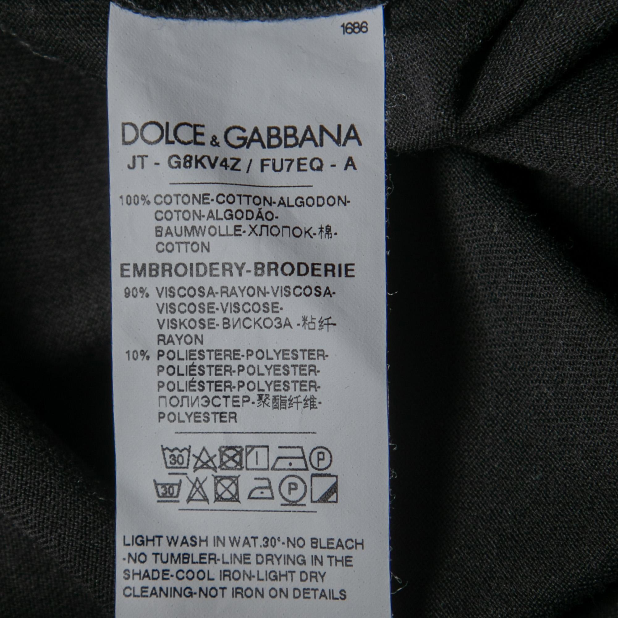 Dolce & Gabbana brings you a simple t-shirt elevated by a DG Since 1984 print. It has been tailored from a cotton blend in a black shade and features short sleeves. Style the creation with sneakers and denim pants for a cool and casual look.

