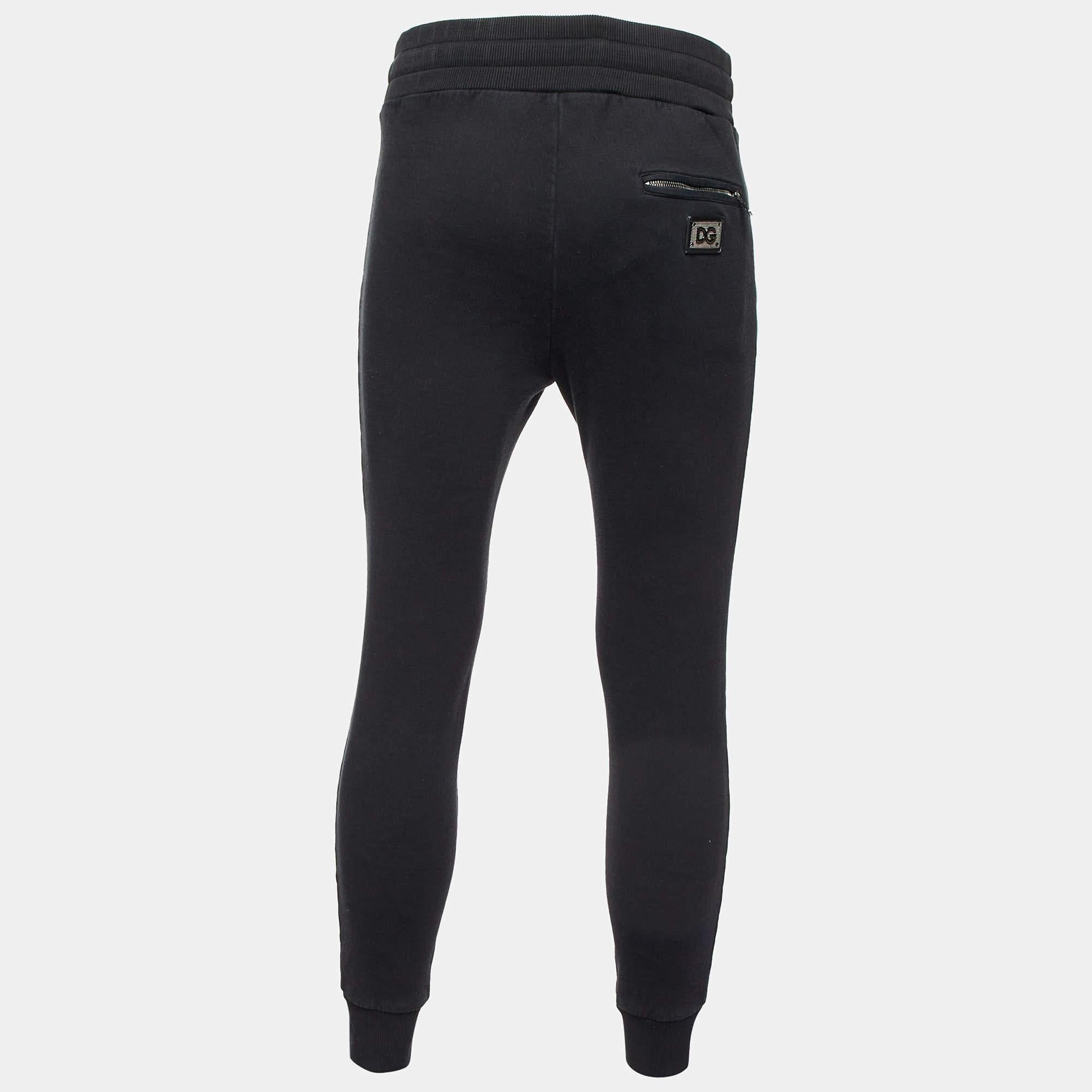 Step out for a jog with these super stylish joggers lounge around or go out to run errands the creation will make you feel comfortable all day. It has been made using high grade materials and will go well with sneakers t shirts or sweatshirts for an