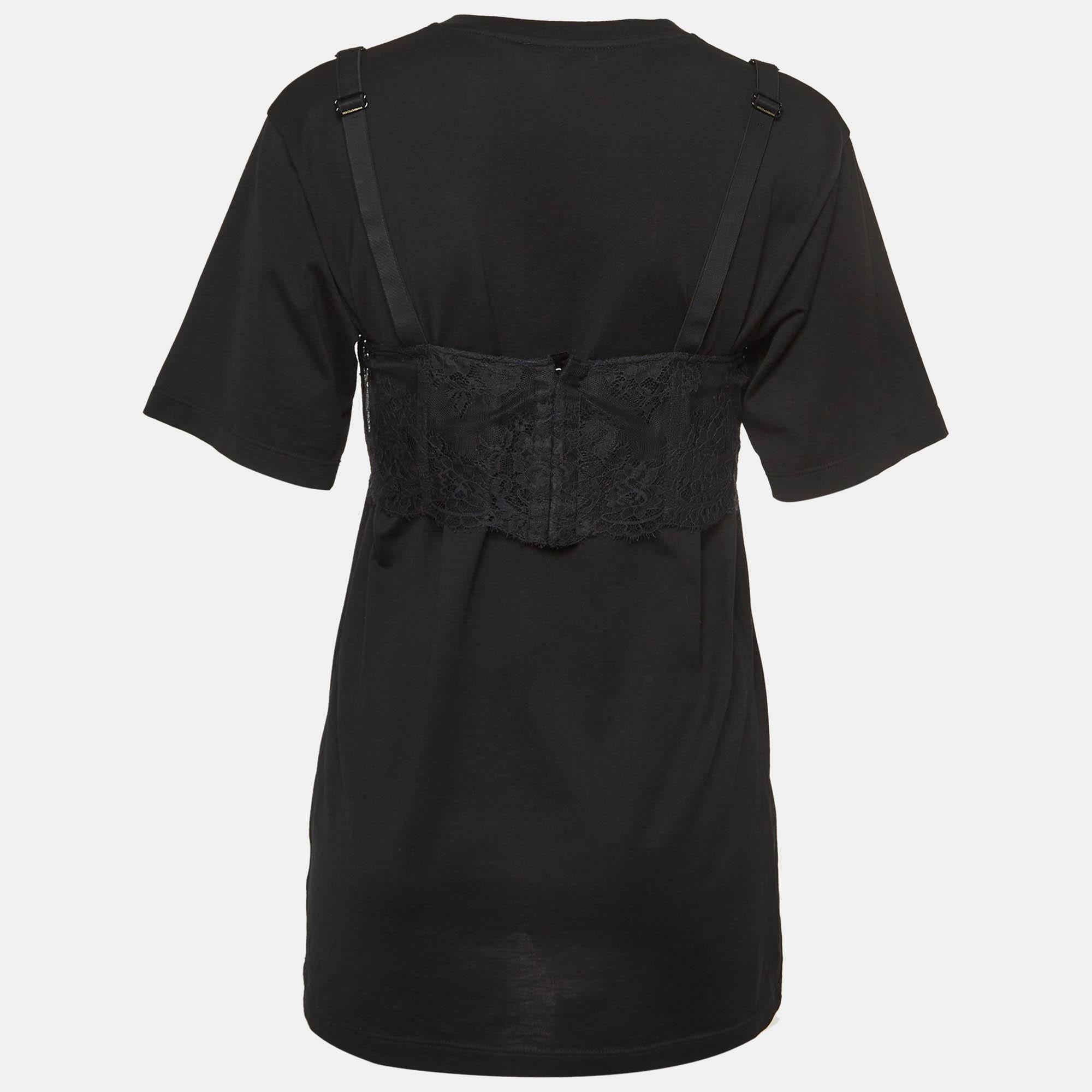A perfect combination of comfort, luxury, and style, this designer t-shirt is a must-have piece! Made from quality materials, the creation can be styled with denim pants and sneakers for a cool look.