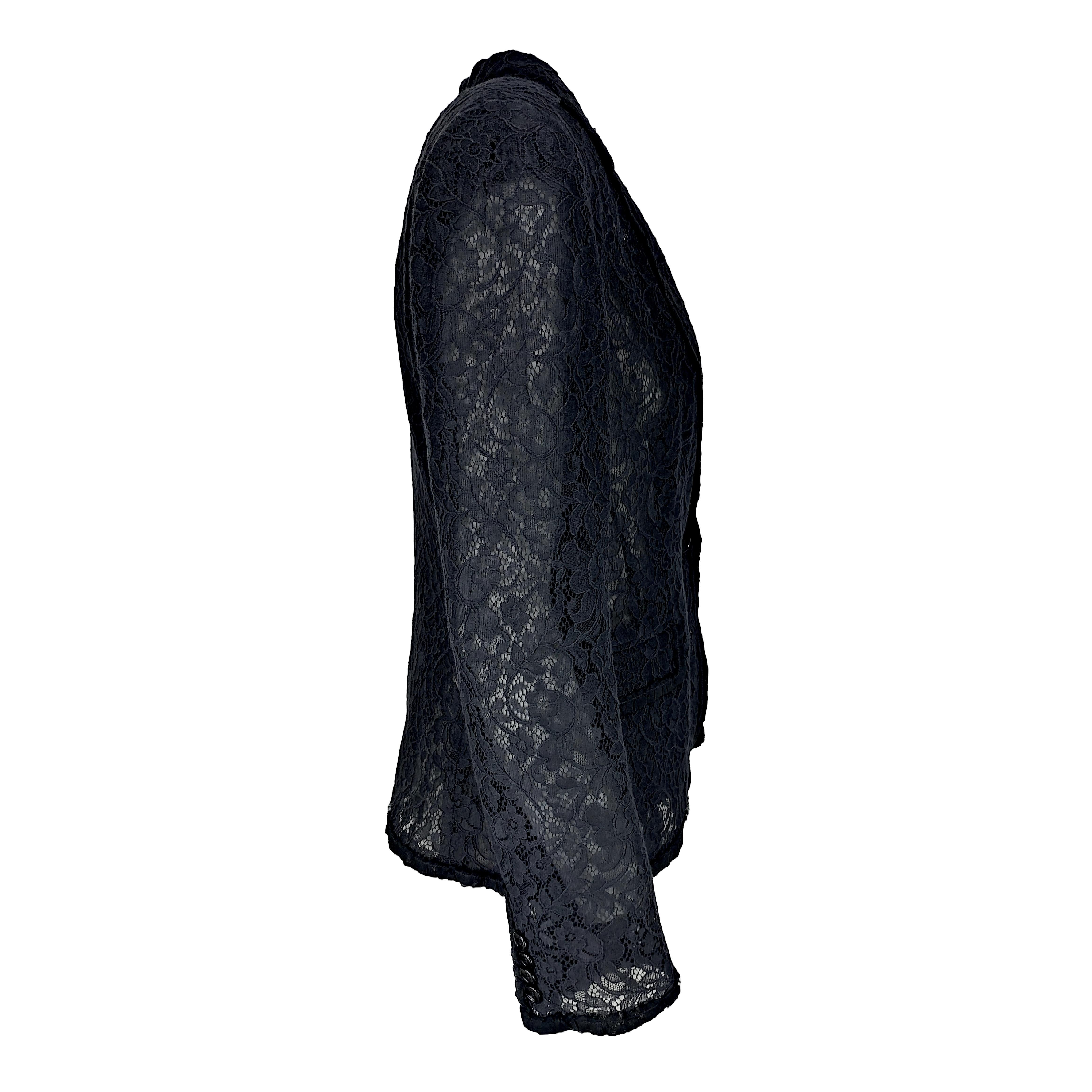 A very special item by the famous Italian design duo: an awesome lace blazer in black cotton, lined with a refined silk fabric. It features long sleeves, two front pockets and a single-button closure on the front. Perfect to wear over a t-shirt or