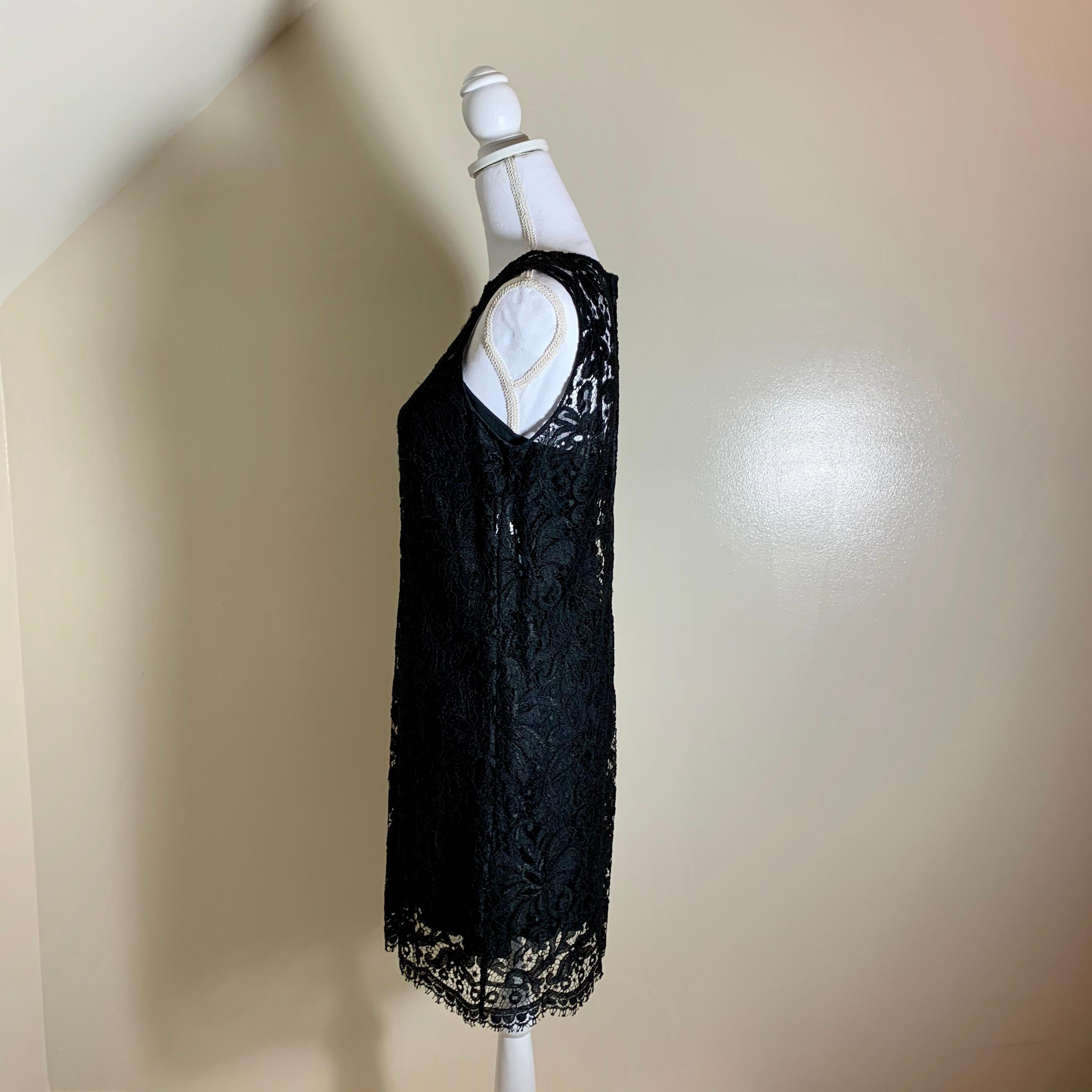 Style international Robe sans manches Dolce & Gabbana, doublée de dentelle de coton et de soie noire avec étiquettes, Italie en vente