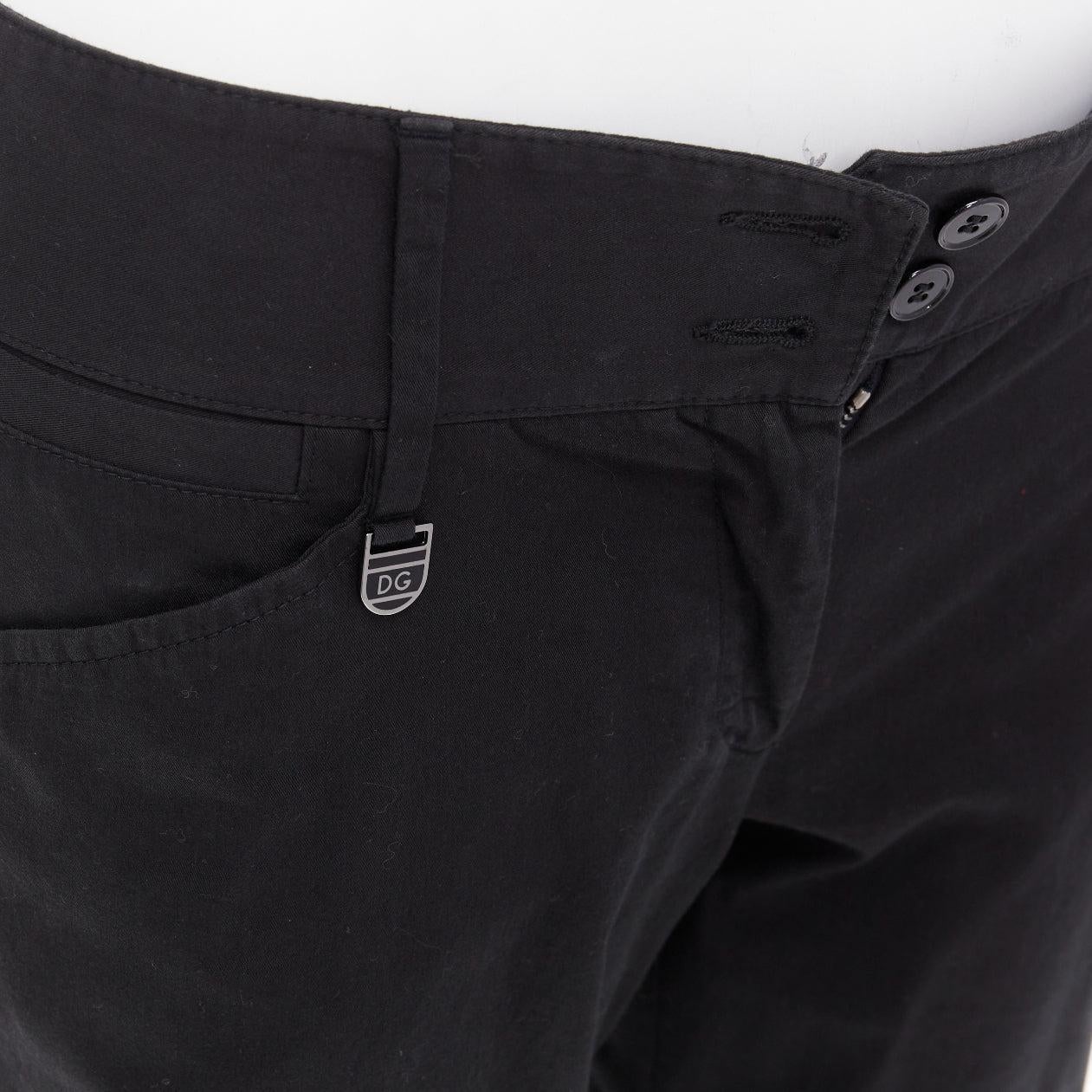 Dolce & Gabbana noir coton soie DG charme bermuda à revers IT38 XS
Référence : GEGG/A00002
Marque : Dolce Gabbana
Designer : Domenico Dolce et Stefano Gabbana
Matière : Coton, soie
Couleur : noir, argent
Motif : Solide
Fermeture : braguette à