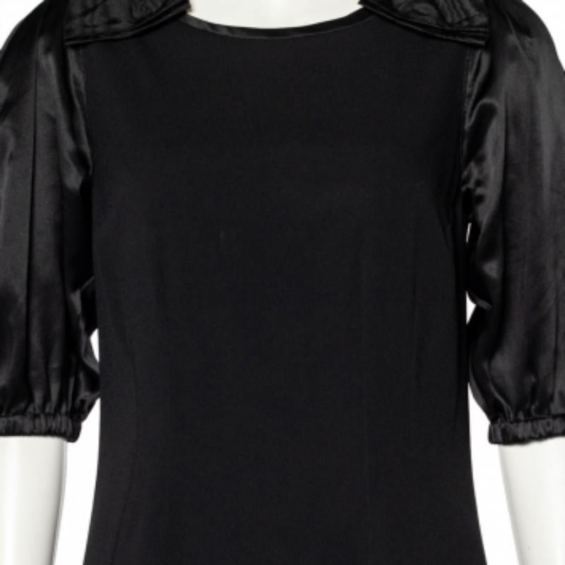 This Dolce & Gabbana dress will offer a refined look when paired with the right kind of accessories. The black sheath dress has contrasting sleeves, bow detailing, and a back zipper.






