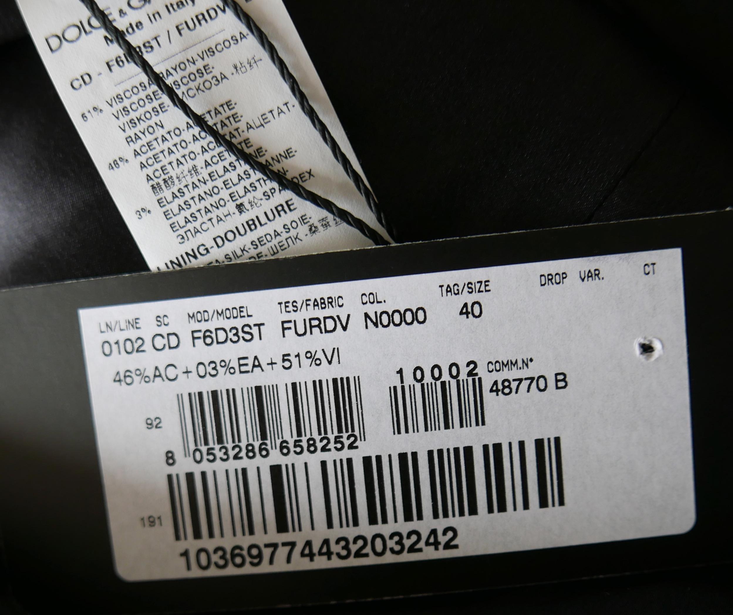 Dolce & Gabbana Schwarzes Etuikleid aus Krepp in Schwarz im Angebot 3