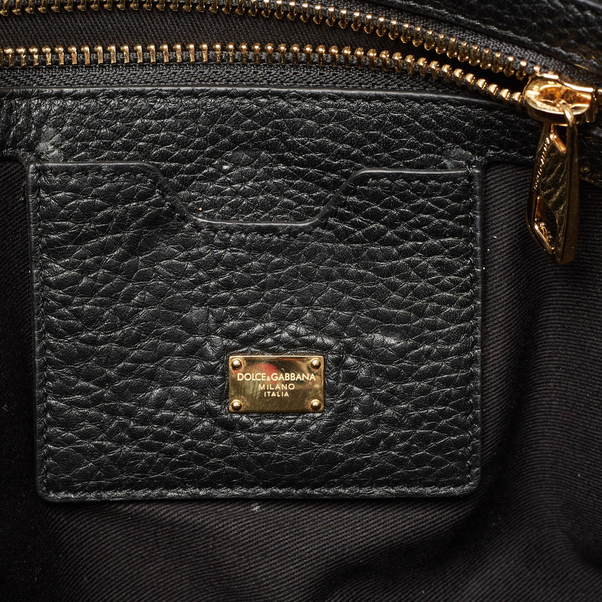 Dolce & Gabbana - Fourre-tout en cuir et crocodile noir à motif familial en vente 7