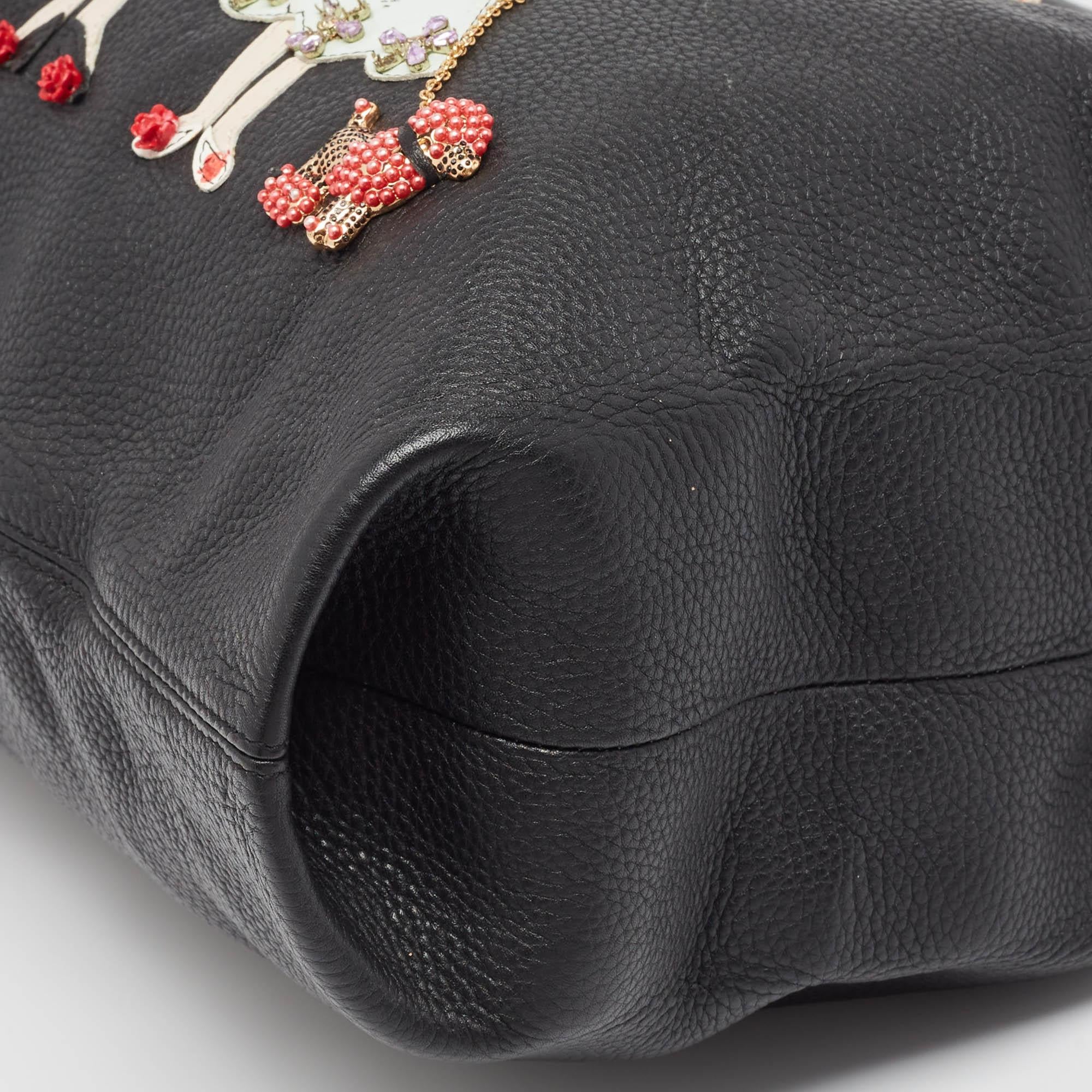 Dolce & Gabbana - Fourre-tout en cuir et crocodile noir à motif familial en vente 2