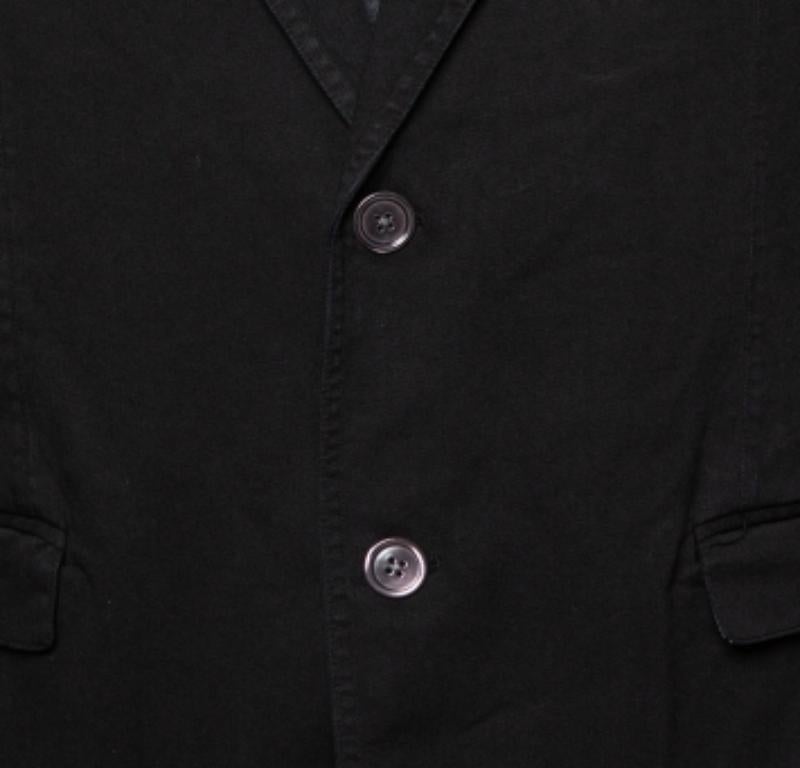 This men's blazer from Dolce & Gabbana is sure to make you look your best from every angle. The black denim blazer features three pockets and button front closure.