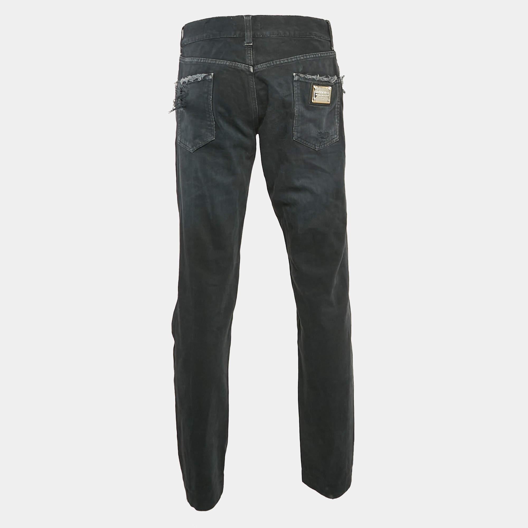 Geschneidert aus Denim  Diese Jeans von Dolce & Gabbana wird ein fester Bestandteil Ihrer Garderobe sein. Es ist aus Denim im Used-Look gefertigt und hat Gürtelschlaufen.  Knopfverschluss vorne  und mehrere Außentaschen.
