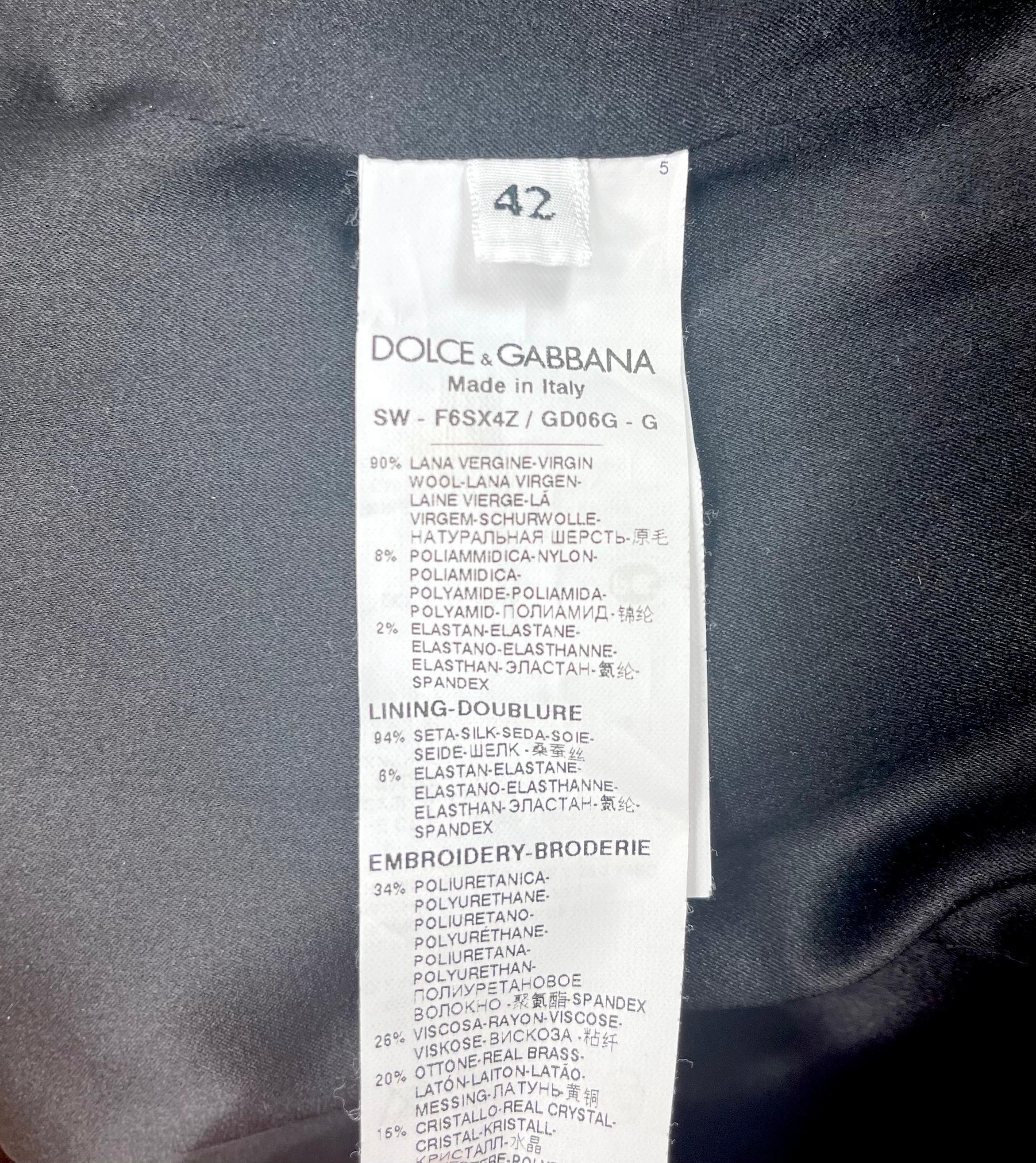 Dolce & Gabbana Schwarzes Kleid mit Kristall- und Kamee-Verzierung aus weißem Leder und Applique im Angebot 7