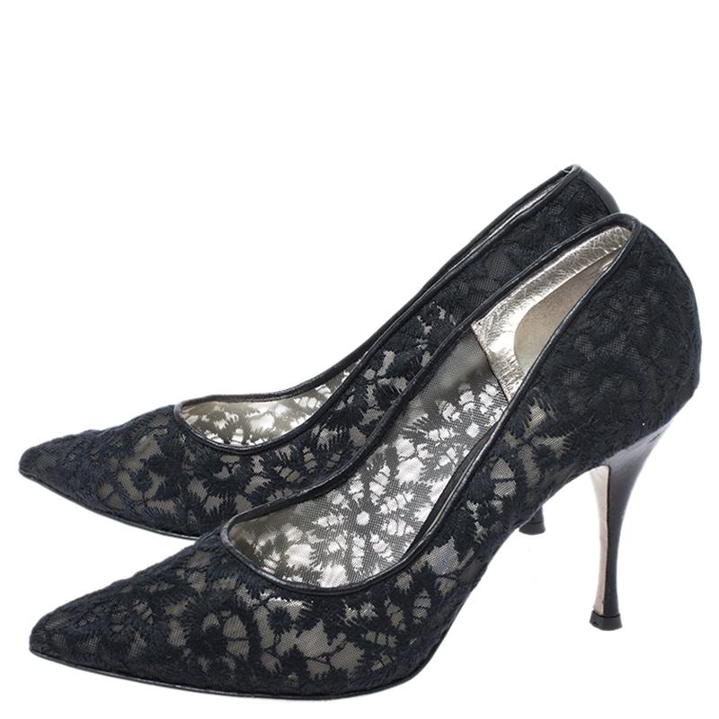 Dolce & Gabbana Black Embroidered Mesh And Leather Trim Pointed Toe Pump Size 40 For Sale 1