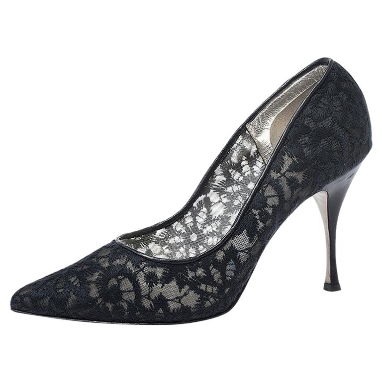 Dolce & Gabbana Black Embroidered Mesh And Leather Trim Pointed Toe Pump Size 40 For Sale