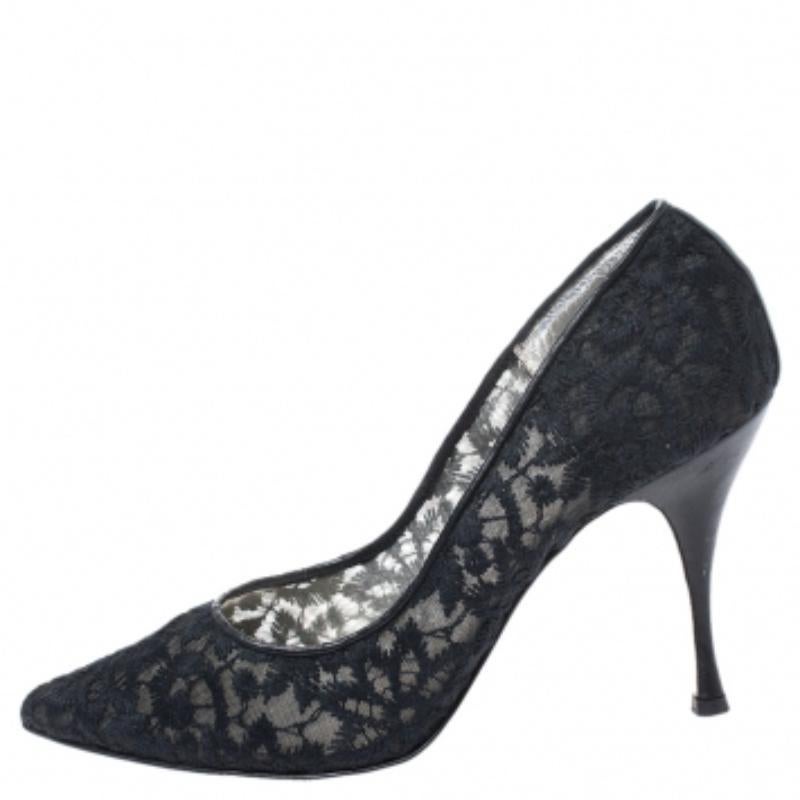 Dolce & Gabbana Schwarzes besticktes Netz Lederbesatz spitze Zehe Pumps Größe 40 im Angebot
