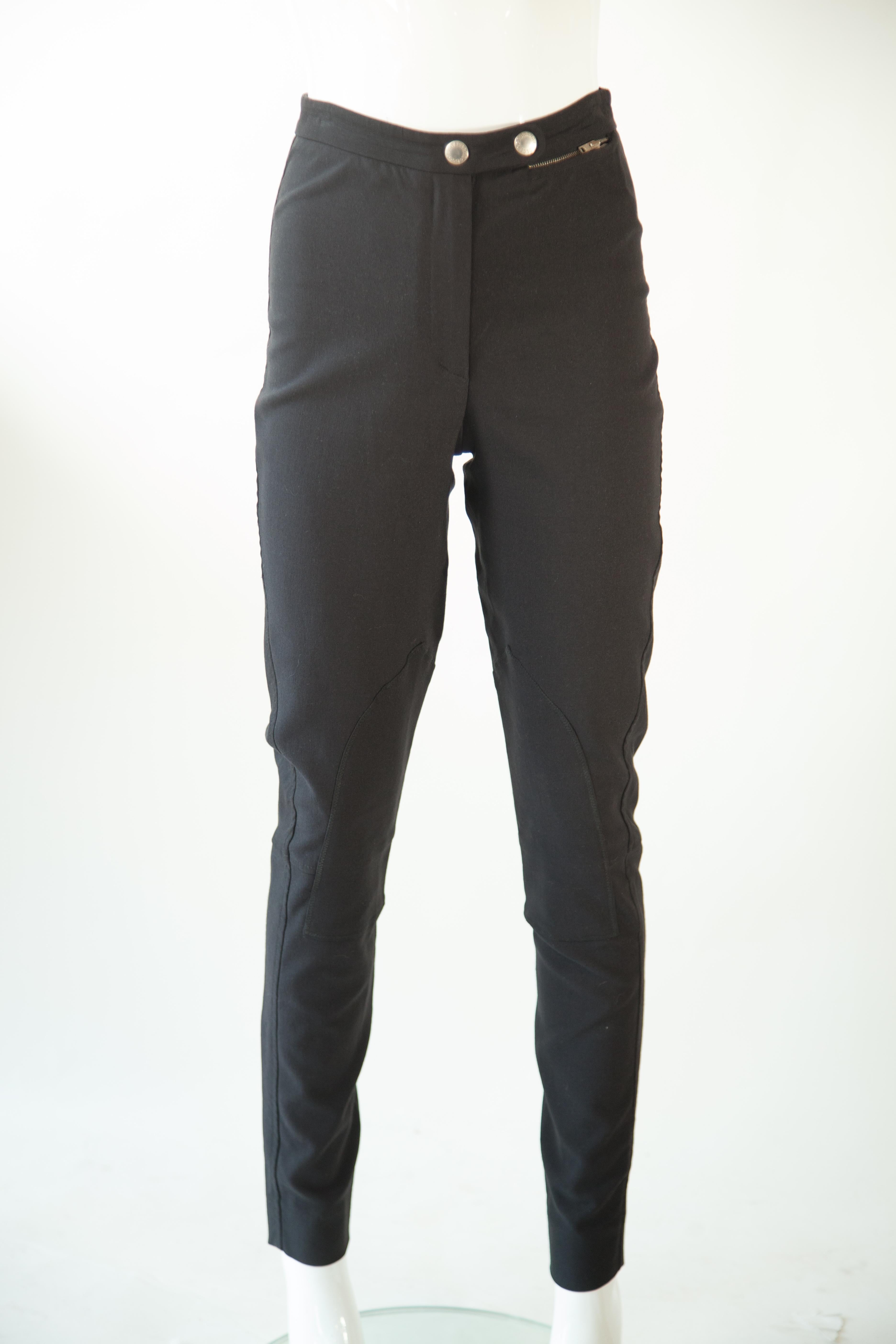 This stylish and high-performance Dolce & Gabbana Equestrian Pant is crafted with a lightweight, stretch-woven fabric that provides superior breathability and mobility. The tight-fitting silhouette lends an elegant look, while the high-waisted