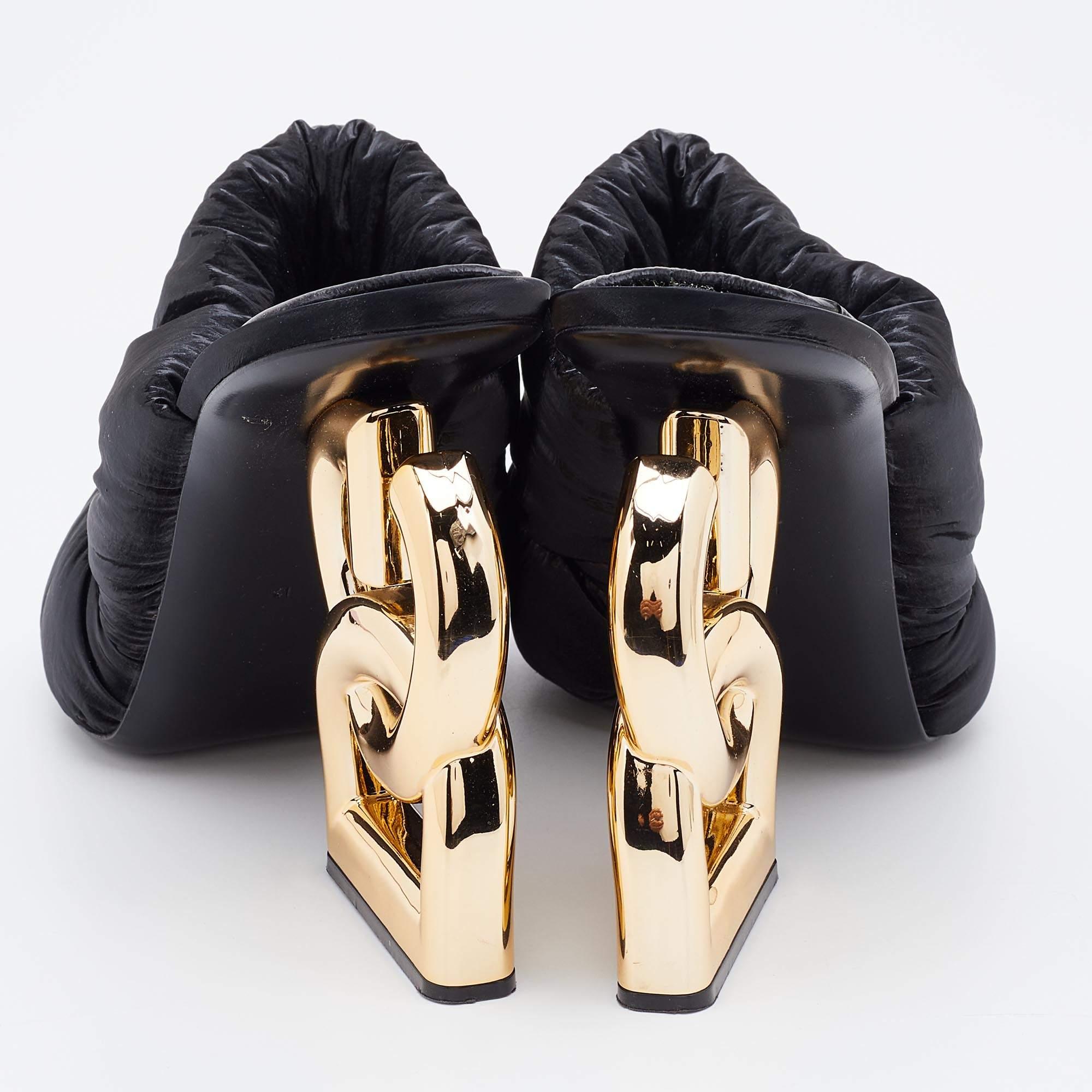 Dolce & Gabbana Black Fabric DG Heel Mules Size 41 In Good Condition In Dubai, Al Qouz 2