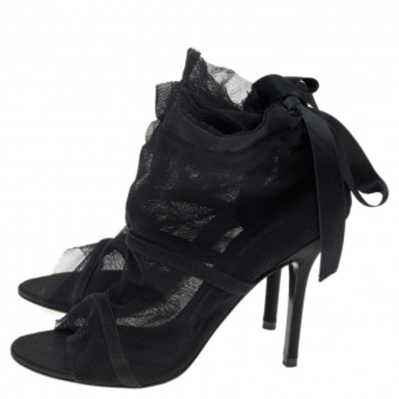 Noir Dolce & Gabbana - Bottines peep toes en tissu noir - Taille 35,5 en vente