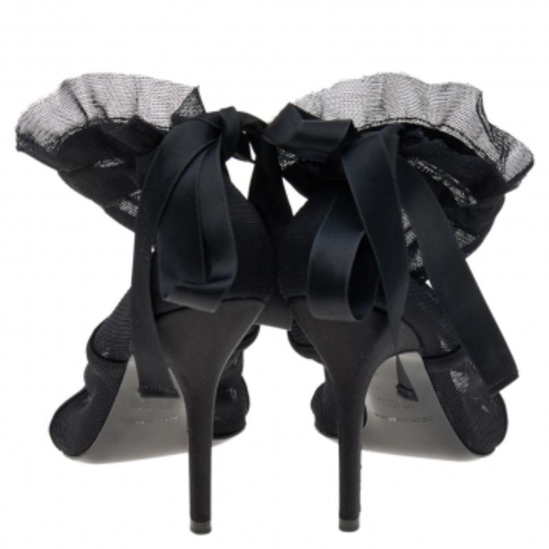Dolce & Gabbana - Bottines peep toes en tissu noir - Taille 35,5 Bon état - En vente à Dubai, Al Qouz 2