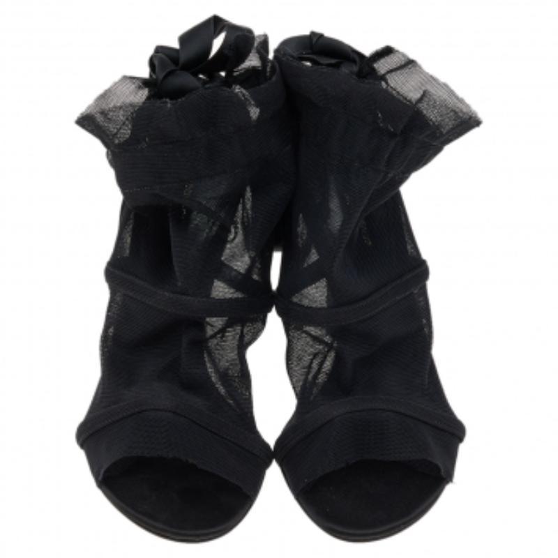 Dolce & Gabbana - Bottines peep toes en tissu noir - Taille 35,5 Pour femmes en vente
