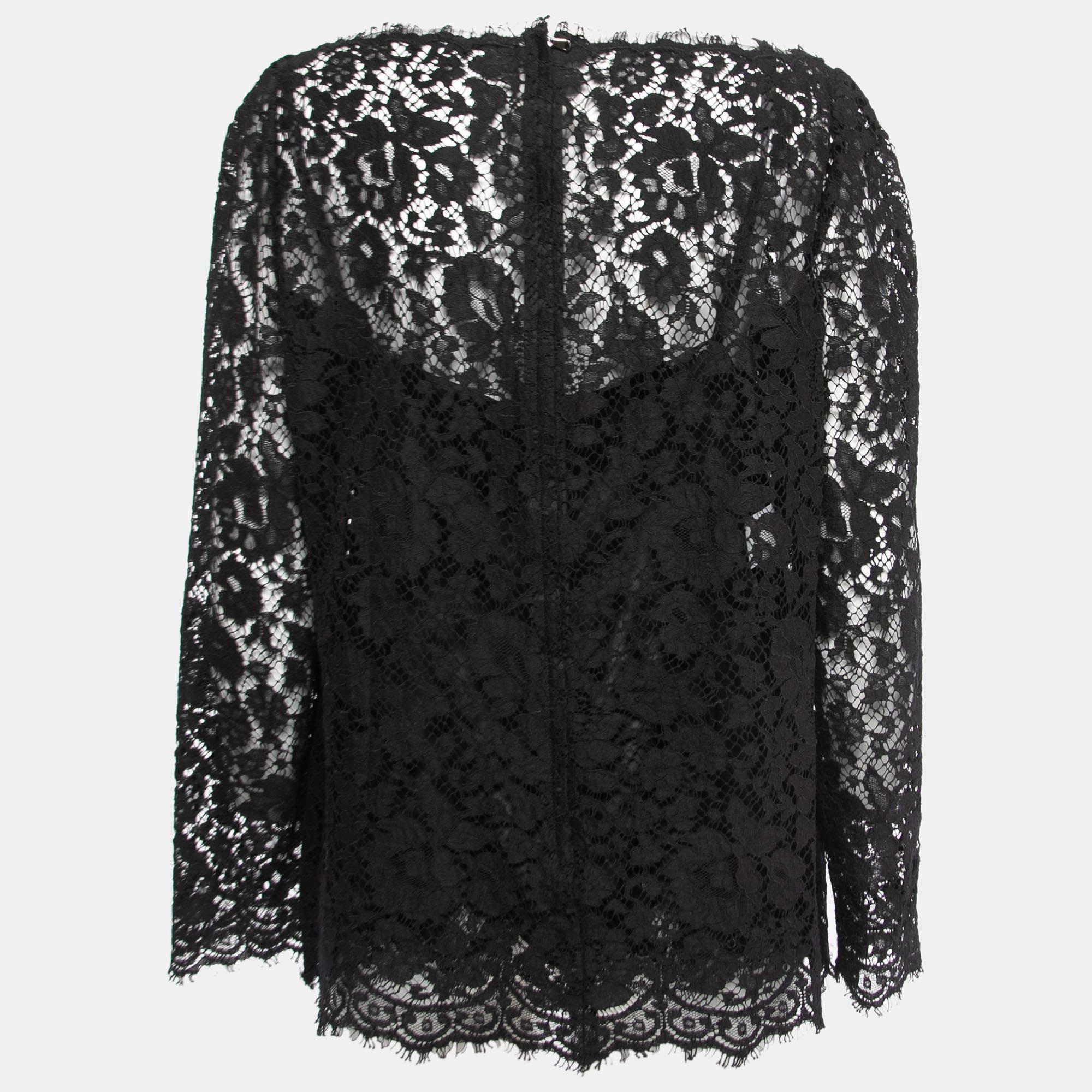 Careful tailoring, quality materials, and elegant cuts make this Dolce & Gabbana top a piece to cherish! It comes in a classic design to be easy to style.

Includes: Inner garment