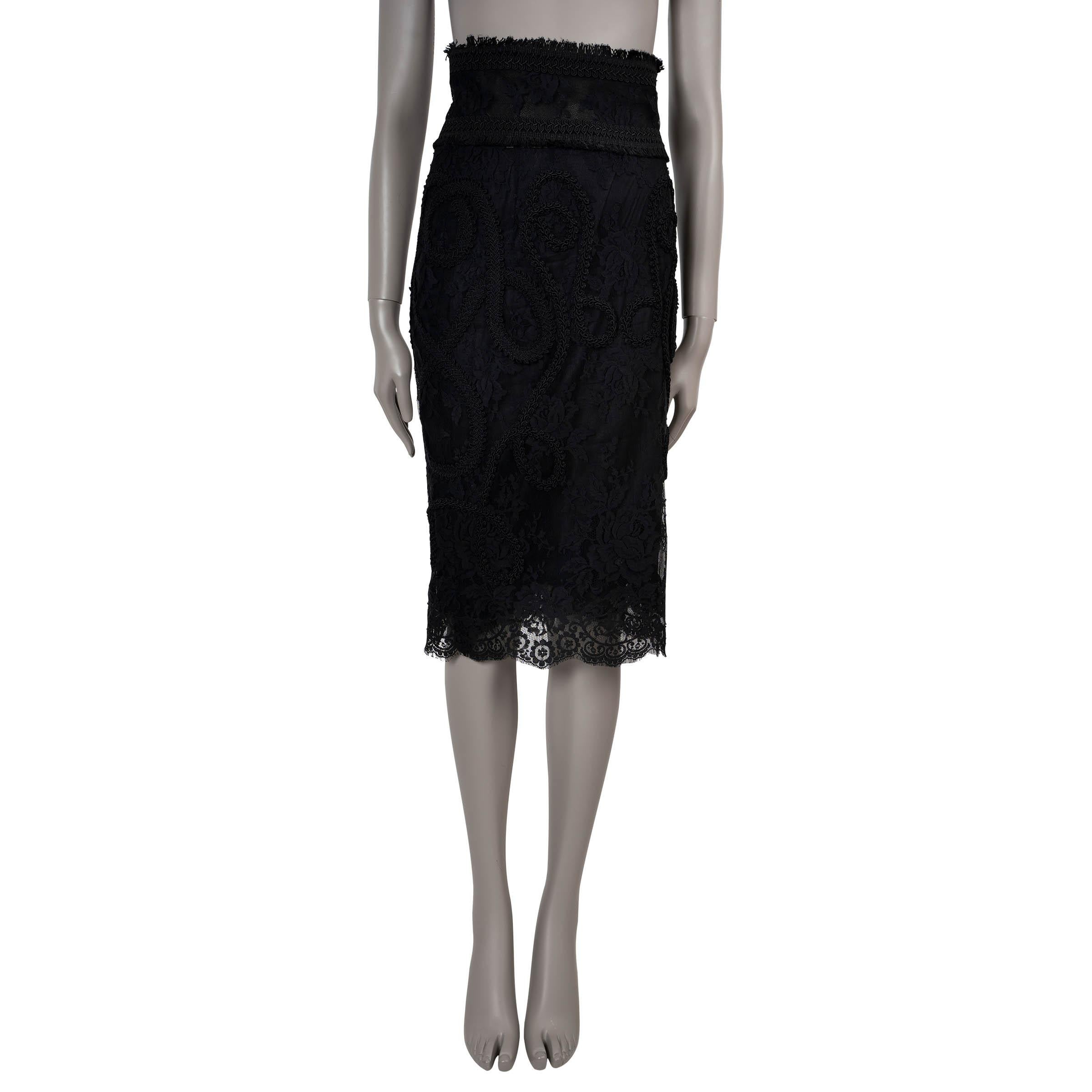 DOLCE & GABBANA black FLORAL LACE MESH EMBROIDERED HIGH WAISTED Skirt S In Excellent Condition For Sale In Zürich, CH