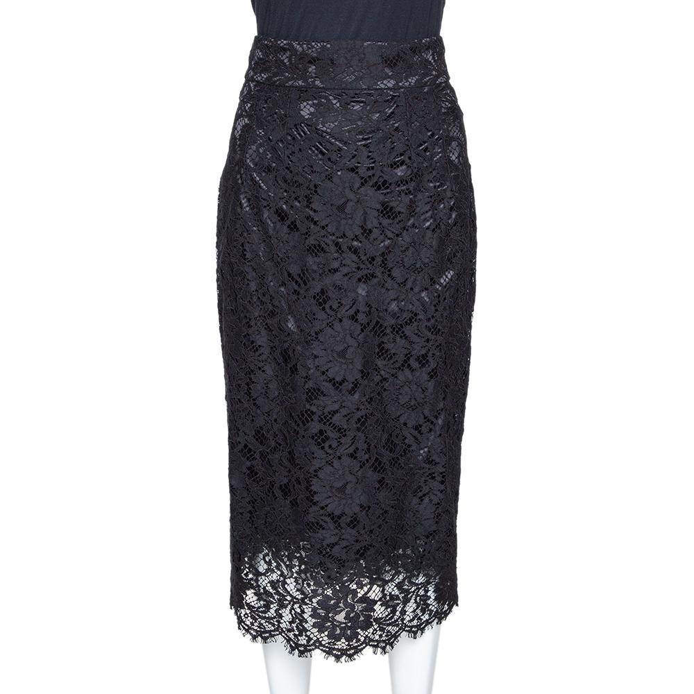 Express your feminine style with this skirt from Dolce & Gabbana. Tailored from a durable cotton blend and designed with floral lace accents, the skirt comes ready with a back zipper. This creation is lovely and worthy of a place in your closet.

