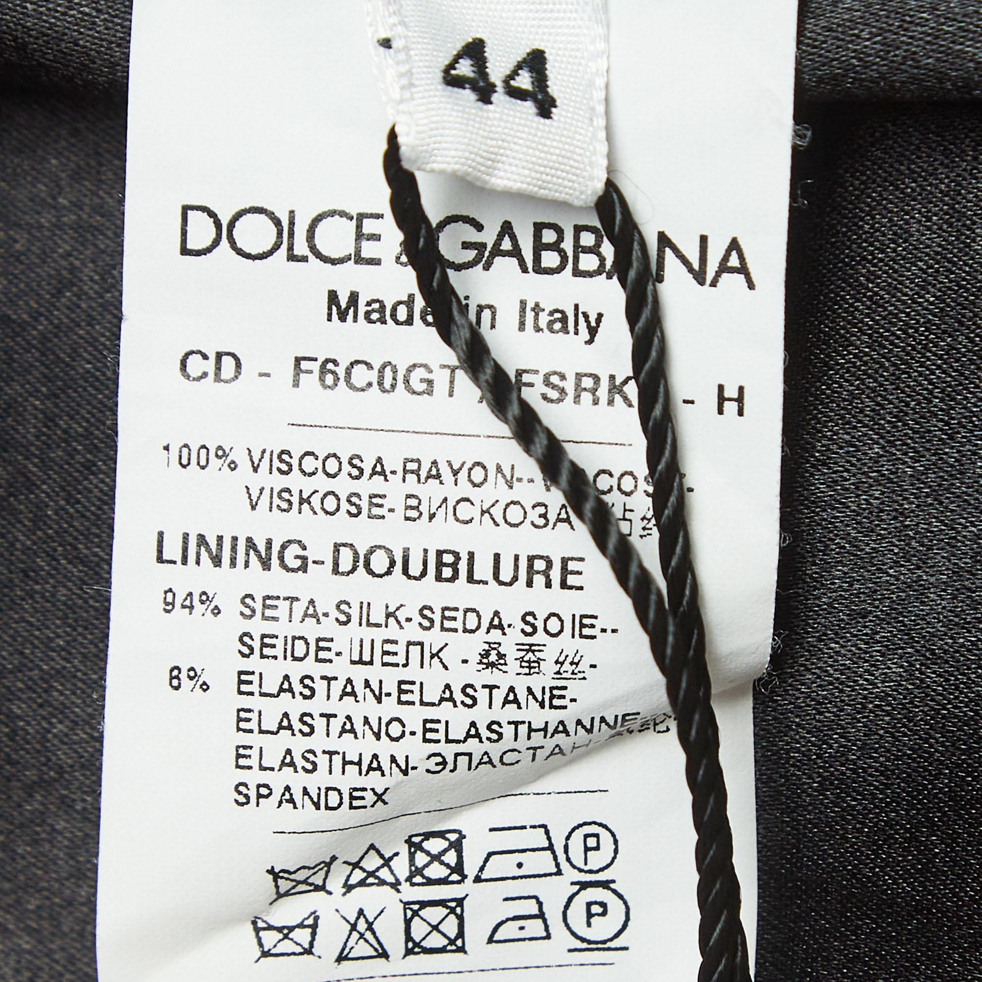 Dolce & Gabbana Black Floral Print Crepe Fitted Midi Dress M In Good Condition For Sale In Dubai, Al Qouz 2